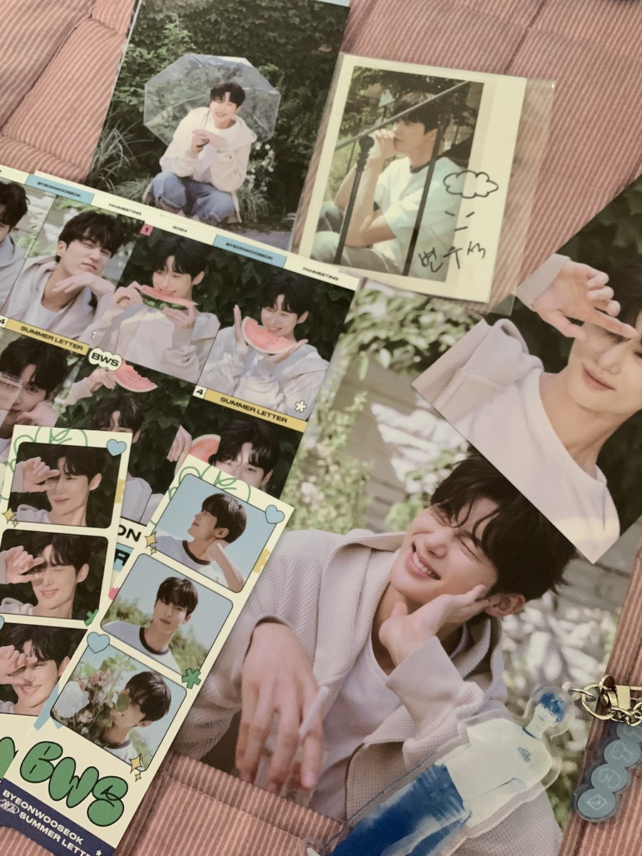 bbyeonwooseok's tweet photo. 진~~~~~짜 많아요 ㅎㅎ

#변우석 #ByeonWooSeok #ビョンウソク #邊佑錫 #บยอนวูซอก
#LoveLetter https://t.co/iTMBY8mixi