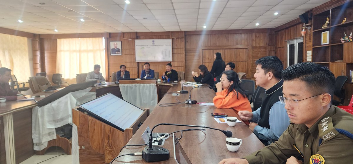 diprotawang's tweet photo. SP Tawang @ThongonWangdi presented a power point presentation to the Administrative officers in presence of @dctawang Kanki Darang on :

#NewCriminalLaws
#BharatiyaNagarikSurakshaSanhita 
#BharatiyaNyayaSanhita
#BharatiyaSakshyadhiniyam https://t.co/bRSNQlyean