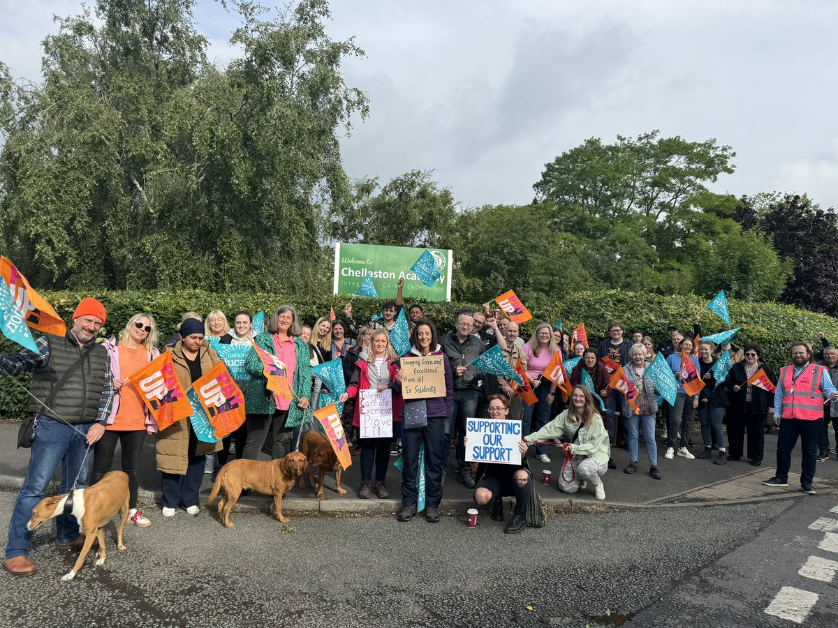 Day two of our strike for fair pay at QEGSMAT in #Derbyshire and another fantastic picket at #Chellaston #Derby with wonderful support from the public <a href="/bbcemt/">BBC East Midlands</a> <a href="/ITVCentral/">ITV News Central</a> <a href="/NEUnion/">National Education Union</a> #SupportOurSupportStaff #NEU