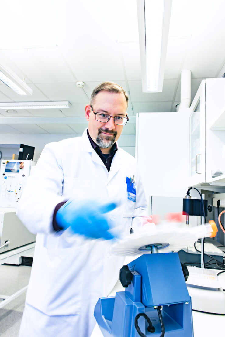 Många kvinnor som behandlats för bröstcancer med en typ av cytostatika, taxaner, får ofta biverkningar på nervsystemet. Nu har forskare vid LiU utvecklat ett verktyg som kan förutsäga hur stor risken är för den enskilda individen. liu.se/nyhet/mojligt-… #forskning