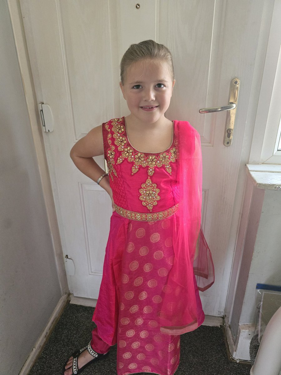 Debward86's tweet photo. Millie is excited to celebrate Indian Day @Yenton_Primary today https://t.co/0z6PlEjjV6
