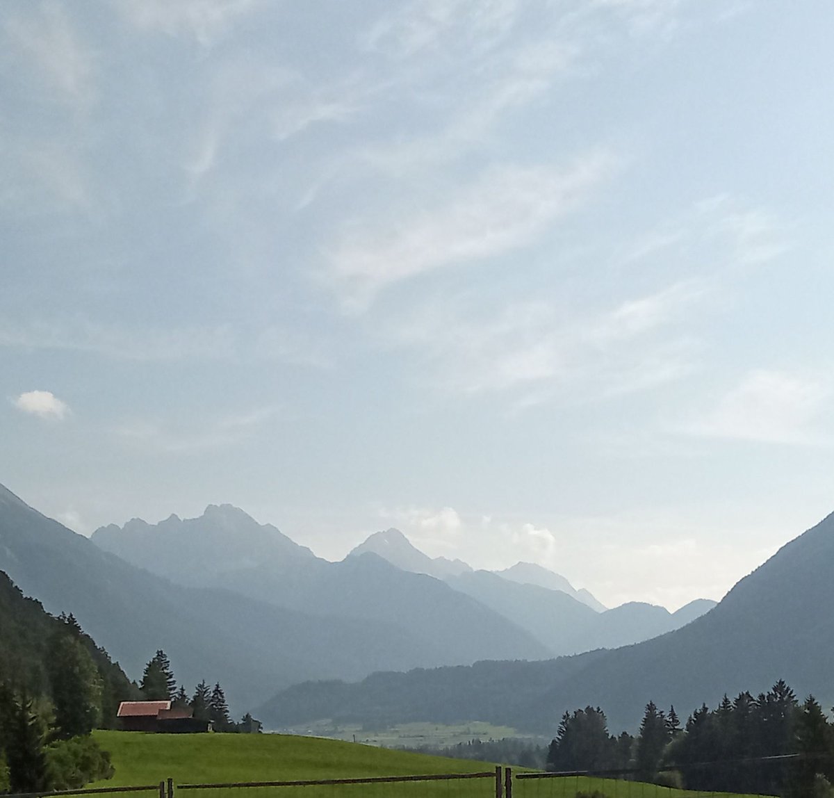YWongli's tweet photo. ...wunderschöne Gegend Richtung #Fernpass 🤩😃
...an wunderschianen Mittwochmorgen gewünscht an ålle #Patrioten 🇦🇹🇩🇪🇨🇭und #Schwurblern då draußn 😜😊 https://t.co/OWAwpiLz1g