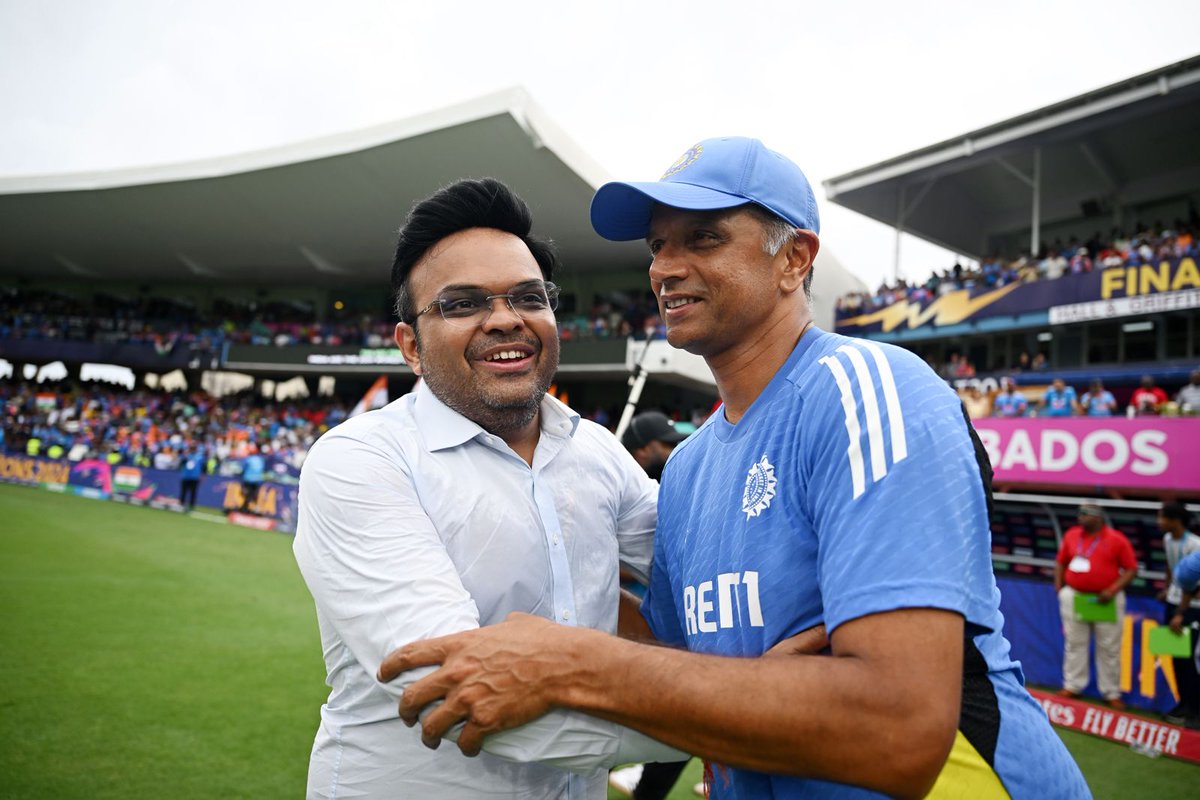 Rahul Dravid wanted the same prize money of his other coaching staff (2.5 crores) as he refuses to take extra money which was the same as players (5 crores). [Hindustan Times] 

- A BIG SALUTE, DRAVID 🫡