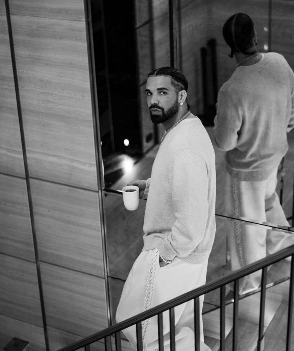 PopBase's tweet photo. Drake in new Instagram story. https://t.co/EkJqO10DH0
