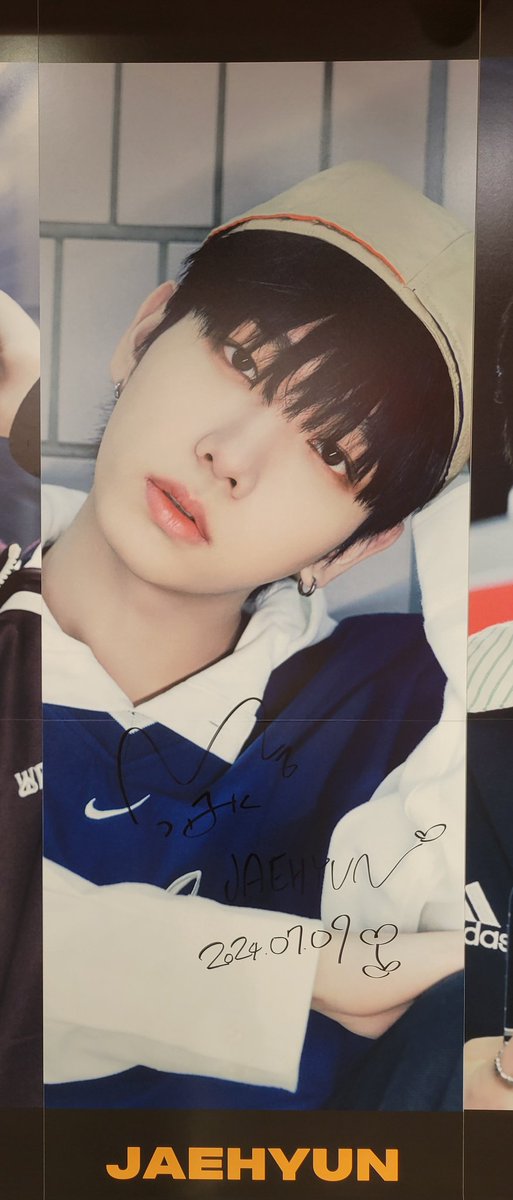 sami_Riwoo0322's tweet photo. やっぱりタワレコ渋谷
パネルにサインあった🥰
#BND
#BOYNEXTDOOR_AND #AND
#GOOD_DAY
#BOYNEXTDOOR日本デビュー
#行くぞONEDOOR
#JAPANDEBUT
#タワーレコード渋谷 https://t.co/H19hARERjD