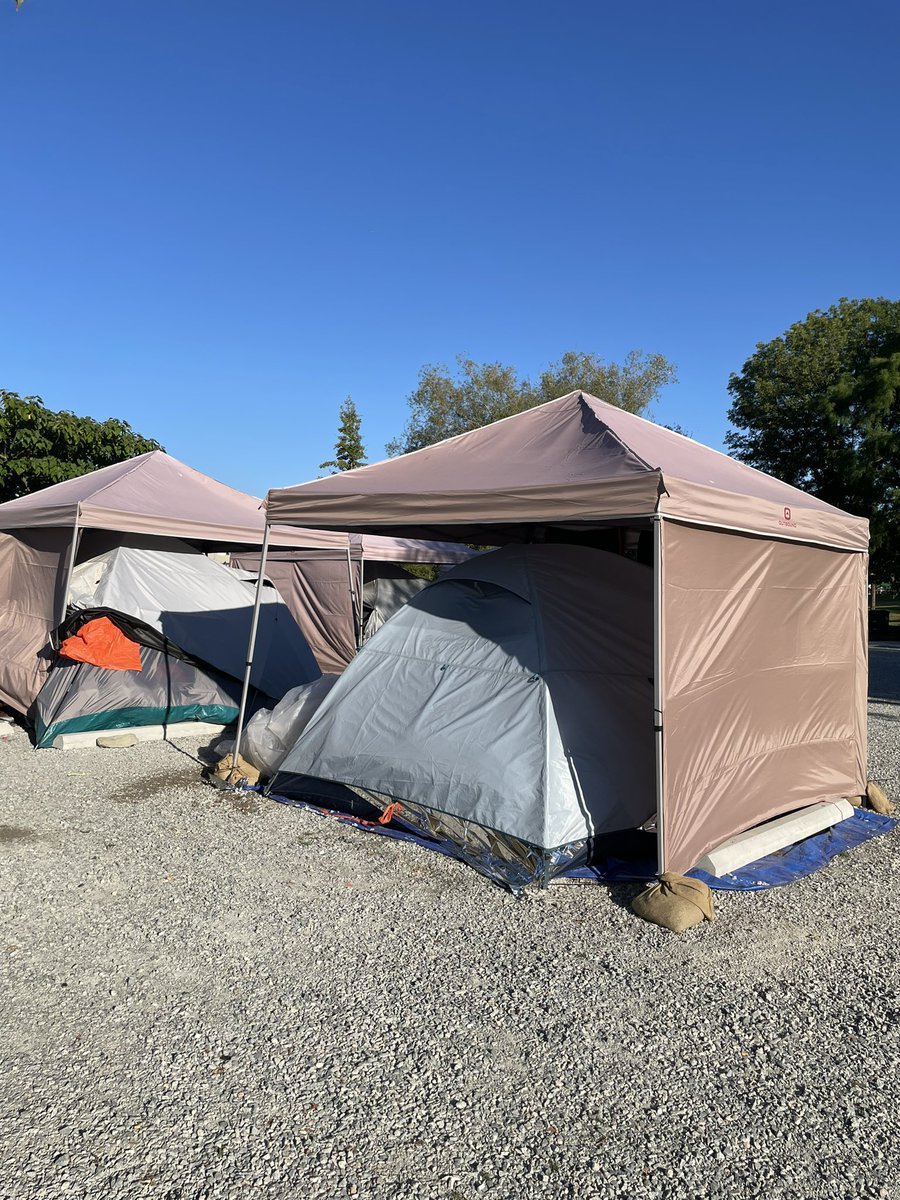 fionaeyork's tweet image. #VancouverCoastalHealth guidelines state that you should move yr tent ⛺️ into shade.

But the @ParkBoard placed the tents in hot sunlight 🌞☀️, and refuses to allow them to be moved, because it’s “against regulations”

#Extremeheat2024 #heatwarning

@CBCEarlyEdition @globeandmail