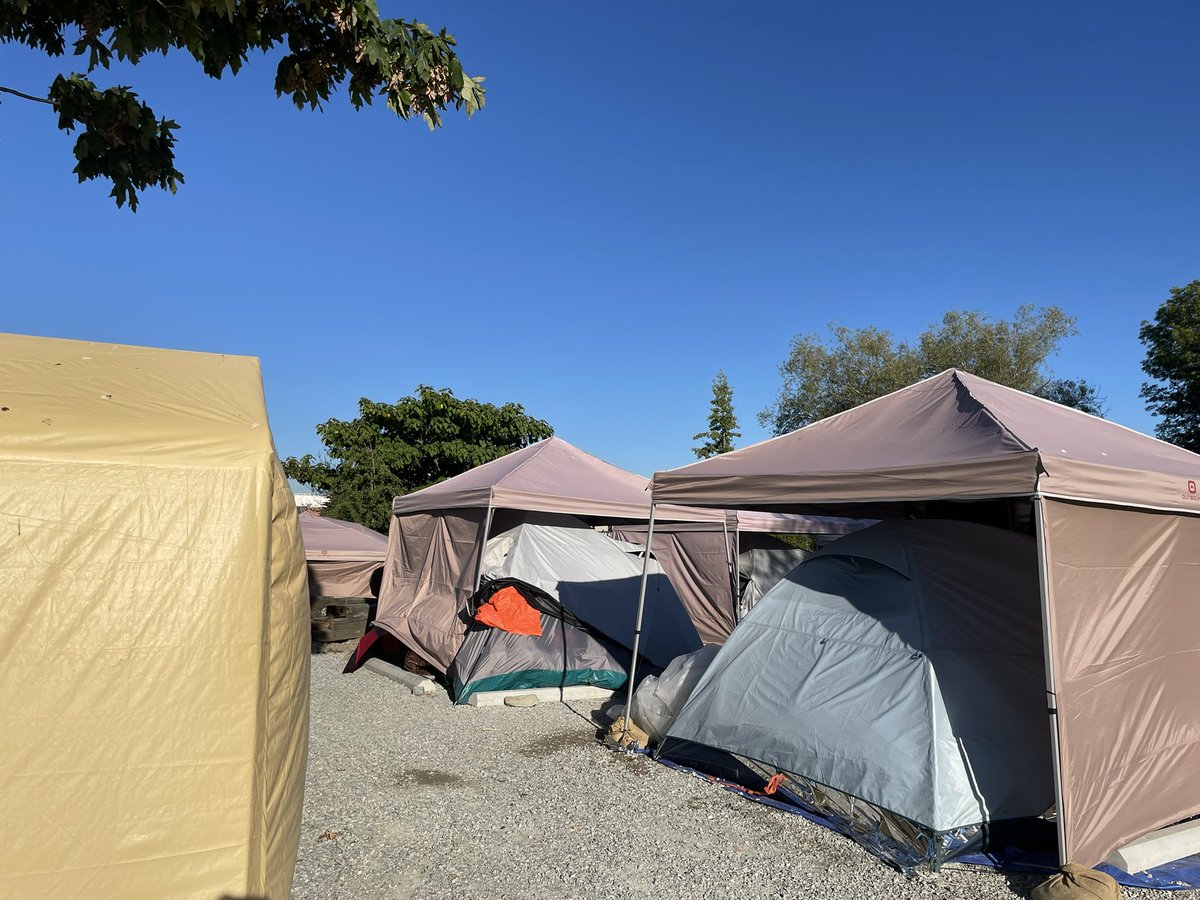 fionaeyork's tweet image. #VancouverCoastalHealth guidelines state that you should move yr tent ⛺️ into shade.

But the @ParkBoard placed the tents in hot sunlight 🌞☀️, and refuses to allow them to be moved, because it’s “against regulations”

#Extremeheat2024 #heatwarning

@CBCEarlyEdition @globeandmail