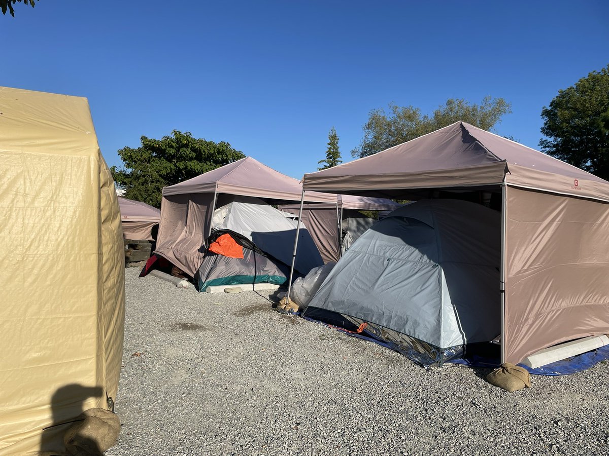 fionaeyork's tweet image. #VancouverCoastalHealth guidelines state that you should move yr tent ⛺️ into shade.

But the @ParkBoard placed the tents in hot sunlight 🌞☀️, and refuses to allow them to be moved, because it’s “against regulations”

#Extremeheat2024 #heatwarning

@CBCEarlyEdition @globeandmail