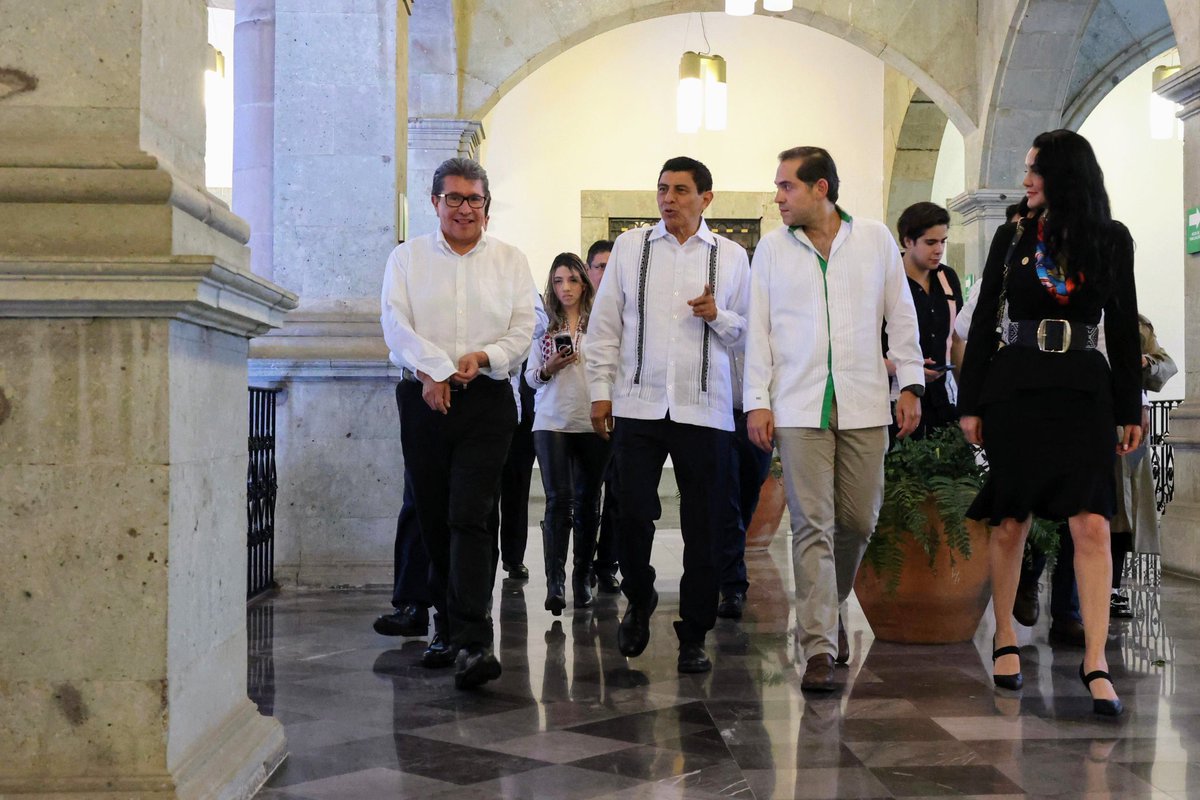 RaulBCCue's tweet photo. Es un gusto reunirme en Oaxaca con el Gobernador @salomonj y mi compañero Senador @RicardoMonrealA, con el fin de participar en los Diálogos Nacionales para la Reforma al Poder Judicial, y analizar este tema fundamental para transformar la justicia en el estado y en todo México. https://t.co/06gNh4YjyA