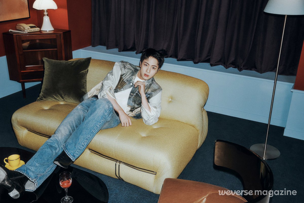 [📄 UPDATE] 

#Jin for Weverse Magazine (3)

#Jin: “BTS loves ARMY so much, and it just makes sense that we’d do our best for the people we love, right?”