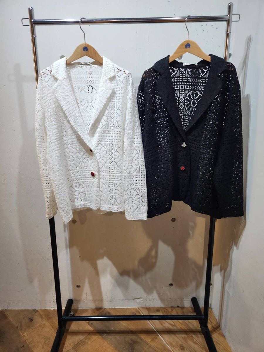 スカラー　花ボタン　アウター iS ScoLar】 花蝶刺繍くるみボタン ヴィンテージ風レースジャケット