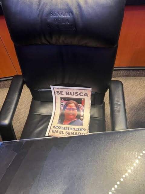 Que ganotas de tener una chamba así

Vieja floja!