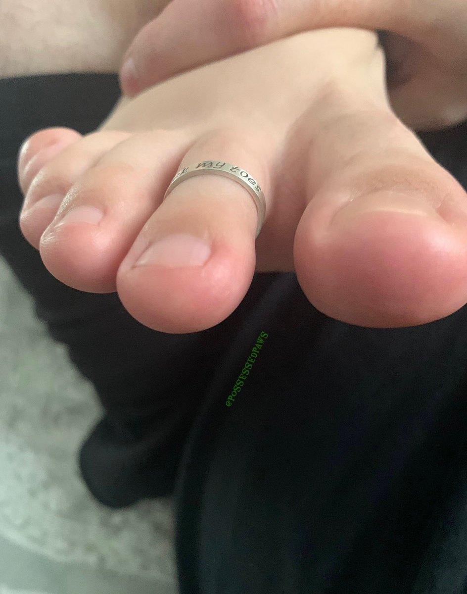 PossessedPaws's tweet photo. You enjoying your Toesday? I’d be enjoying it a lot more if you did what the ring said and sucked my toes. 😏🦶🏻 https://t.co/l70WWCEtKV