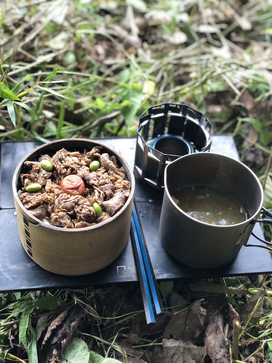 shoiconist's tweet photo. 今日の現場メシ

お弁当
みそ汁

#現場メシ#まげわっぱ#柴田慶信商店#フィールドホッパー
##tornadoflamer #evernew https://t.co/QfdhrW4EVv