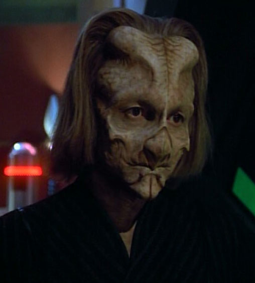 pjc4774's tweet image. Here's some #ConnectiveTrek for you- The actor who plays Tau in this episode, John Vargas, was also in Star Trek 2 as the character Jedda; So that means Voyager Season 4 has two guest stars that were also in ST2, the other being Judson Scott.
#AllStarTrek #ConcerningFlight