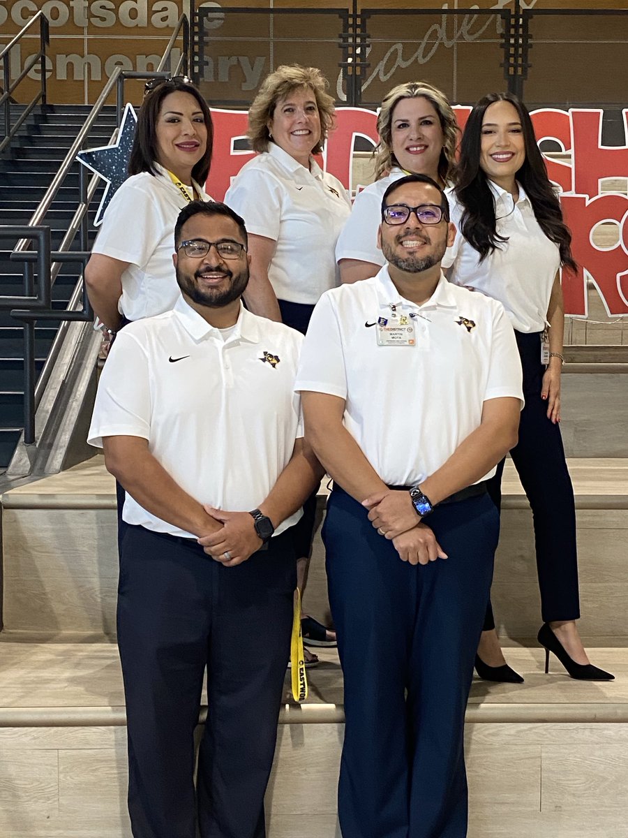 Boni1976Susana's tweet photo. Day 1 of the Leadership Retreat 2024-2025 💙💛 #ehsAteam #trooperclap @EastwoodHQ @YsletaISD @Btorres_EHS https://t.co/0C3JuvifzI