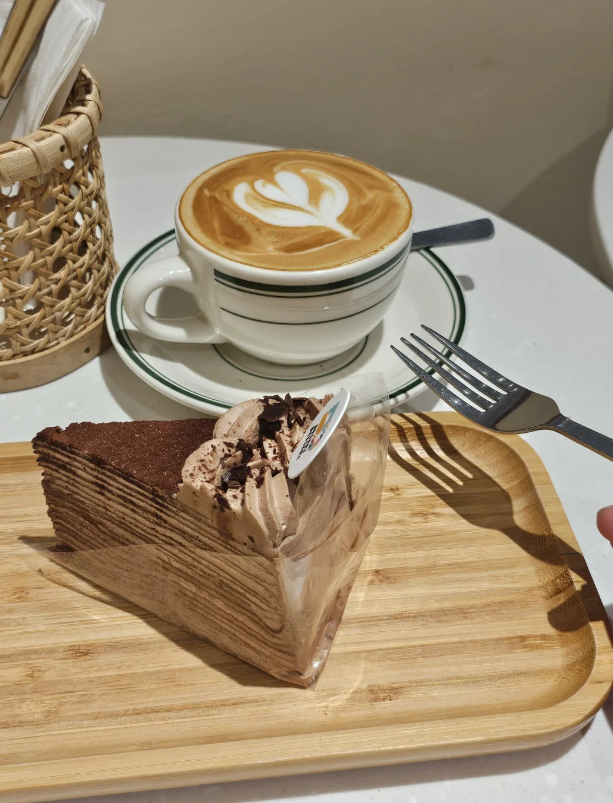 🍪キャラメル千層：ほんのりビターなキャラメルとミルキーな香りの組み合わせが、ベタベタせずちょうどいい組み合わせですよ〜。