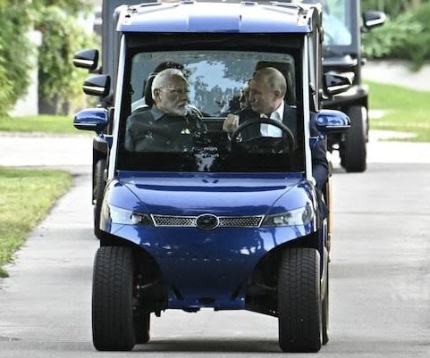 RusyKohli's tweet image. Kitni chhoti gaadi, kitna bada insult 😣! 
#ModiInMoscow #Modi #PutinModi #RussiaVisit