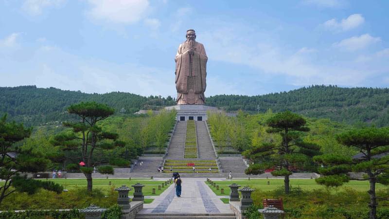 Deep__China's tweet image. 🤩🤩A glimpse of Nishan Sacredland at #Confucius's birthplace in east China's #Shandong, where visitors can immerse in Confucianism through various activities, such as observing sculptures and paintings🎨, enjoying traditional musical performances🎶, and studying 📖 the Analects