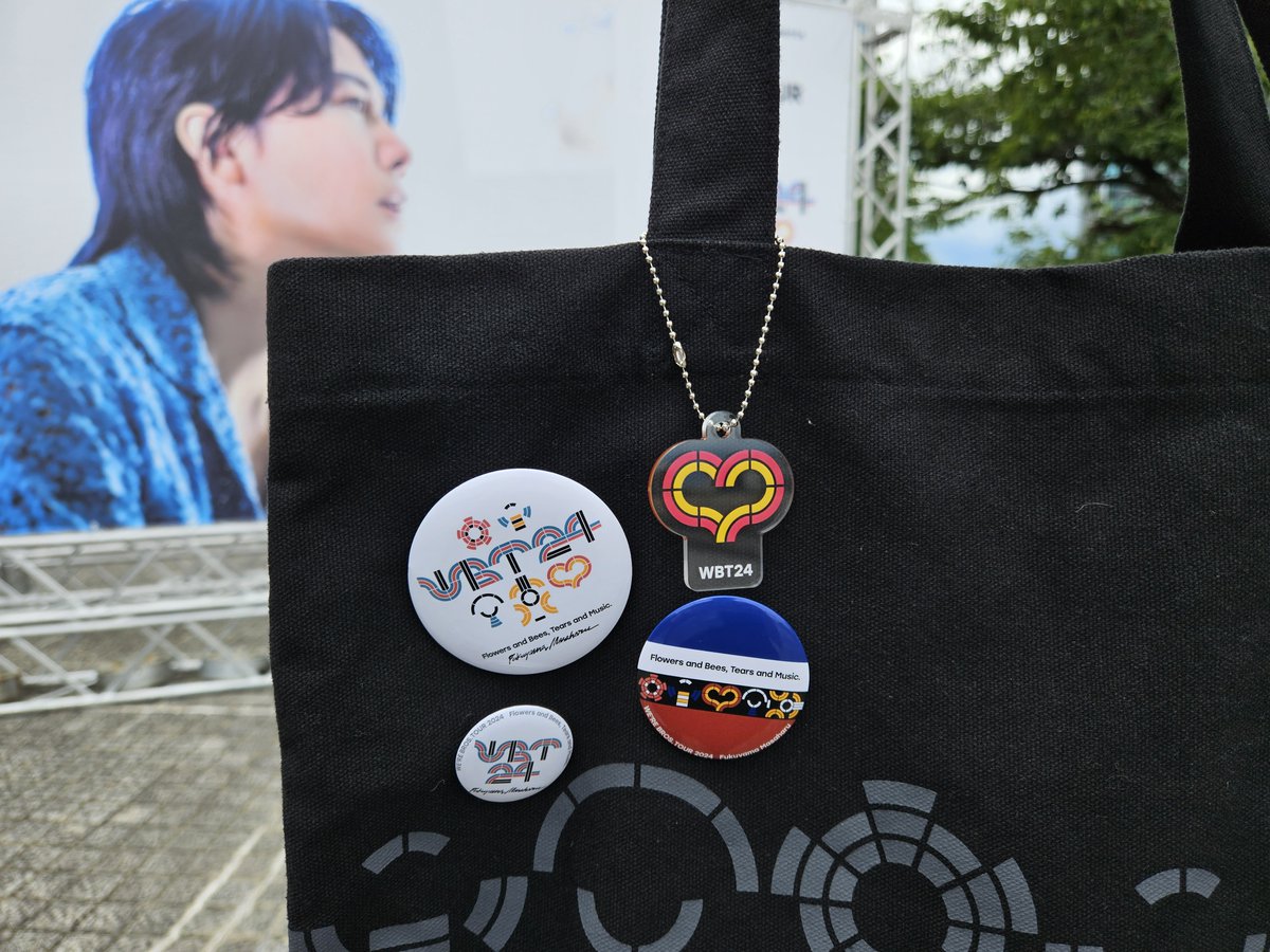 🌸OFFICIAL PRODUCT紹介🐝 ￣￣￣￣￣￣￣￣￣￣￣￣￣￣ 🌟バッジ