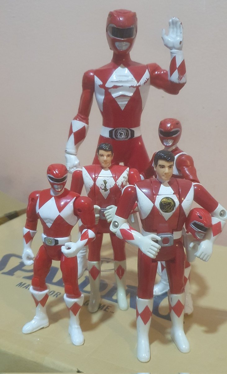 crossman311_077's tweet photo. More pics of the collection. Glad to get some pre-Power Rangers figures (#TurboRanger's Pink Turbo w/ #Carranger-#PRTurbo's Green Racer) too!
#MMPR #Zuyranger #MightyMorphinPowerRangers #PowerRangers #RedRanger #GreenRanger #BlueRanger #YellowRanger #toycollector #toyphotography https://t.co/XRelkvBFPf