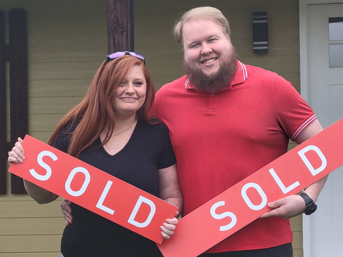 RedHeadedFury92's tweet photo. Big year for us! @kristofasaurus and I celebrated our 7 year anniversary yesterday and bought a house last month!! Love u so much puddin!💜 #homeowners #anniversary #7years #thepuddins #firsthome https://t.co/BykGrgcz9K