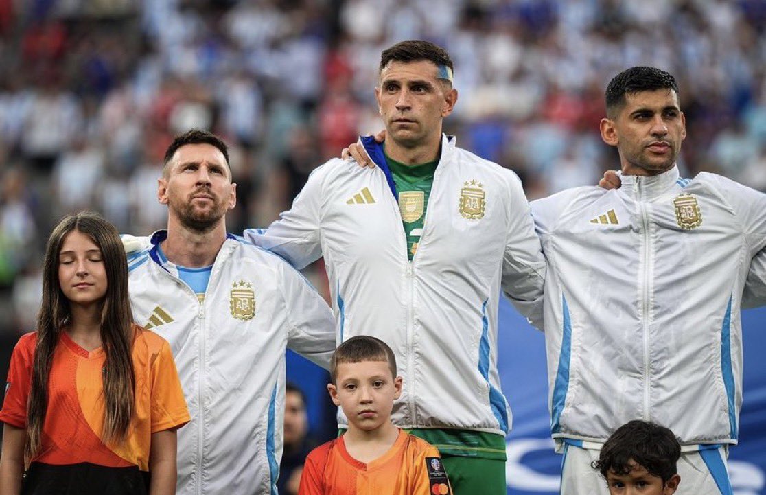 WeAreMessi's tweet image. “VAMOSSS!!! AT THE END!!! 🙌🇦🇷 Very happy to make it to the last match of the Copa América again. We still have one more step left…” - Leo Messi