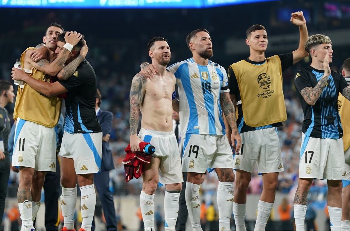 WeAreMessi's tweet image. “VAMOSSS!!! AT THE END!!! 🙌🇦🇷 Very happy to make it to the last match of the Copa América again. We still have one more step left…” - Leo Messi