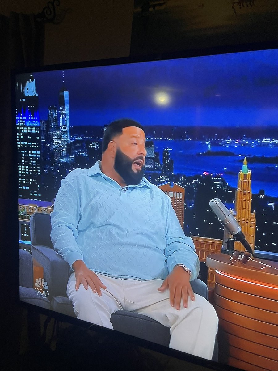 NewViewMetrics's tweet photo. Has anybody ever seen @djkhaled and @KevinJames  in the same place at the same time? I think this man is Kevin James in makeup. https://t.co/1LAbNKm4Bo
