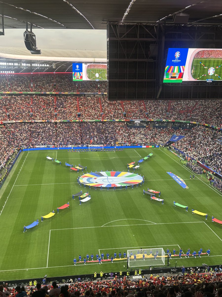 MelanieBanderaG's tweet photo. Lo que pasó Anoche fue TAN ÉPICO!! 🇪🇸❤️ https://t.co/1UilDZqOXK