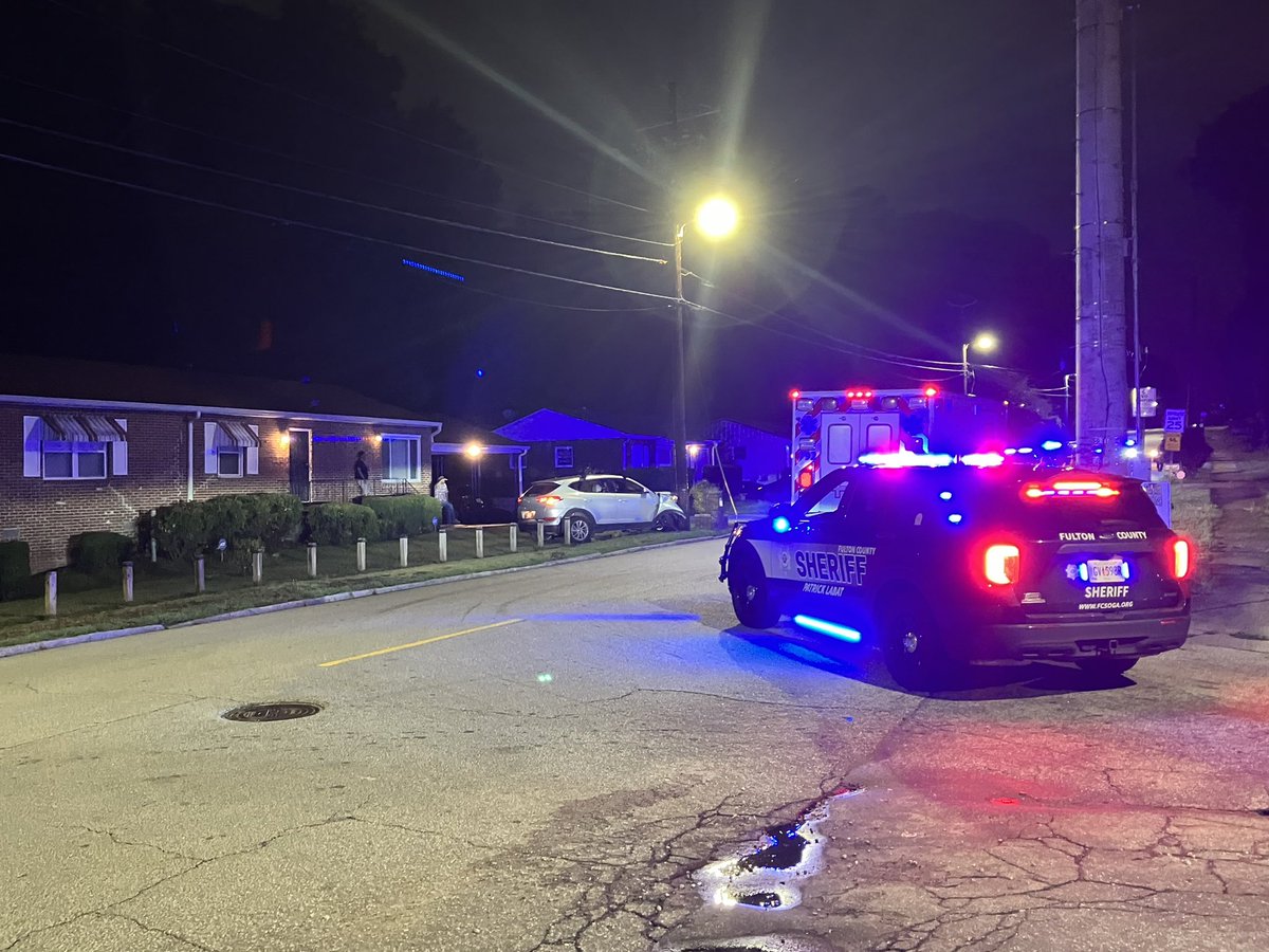 NewswithBridget's tweet image. The GBI is investigating a shooting involving a Fulton County Sheriff’s deputy tonight on Harwell Road. Sheriff says it all stemmed from a traffic stop involving a stolen car.
