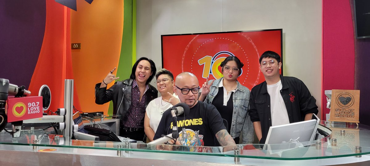 naibabeofficial's tweet photo. Did not post right after kasi medyo napagod and di parin ako makapaniwala na nangyari to sa amin. Here are some snippets from the BTS of our guesting on @loveradiomanila , thank you so so much for having us! 

(1/4) https://t.co/aaqUOJwfXg