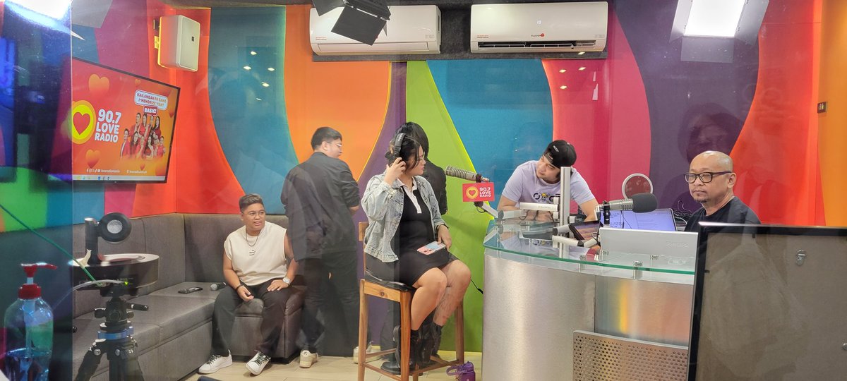 naibabeofficial's tweet photo. Did not post right after kasi medyo napagod and di parin ako makapaniwala na nangyari to sa amin. Here are some snippets from the BTS of our guesting on @loveradiomanila , thank you so so much for having us! 

(1/4) https://t.co/aaqUOJwfXg