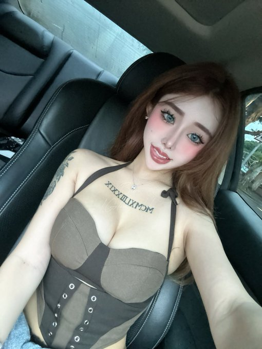 sandiiago's tweet photo. 這樣在副駕你可以專心開車嗎😈 https://t.co/xyEQLzHJrS