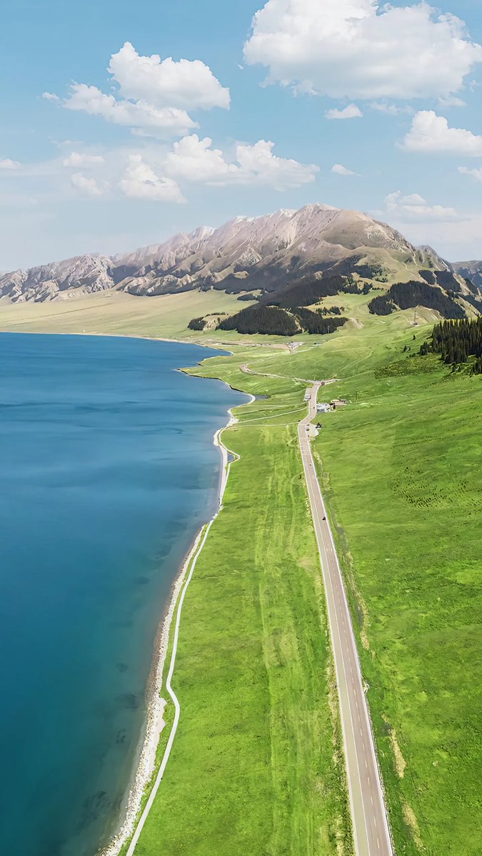 Alim_CHN's tweet photo. (2/3) Xinjiang is one of the most beautiful places in China. 中国十分美，七分在新疆。这个夏天，你不能错过新疆。#ChinaTravel https://t.co/pRzykGywRU