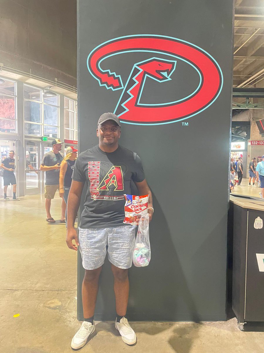 taku_jboi's tweet photo. #whatafan #dbacks All the way from Harare, Zimbabwe!!🇿🇼 https://t.co/Fm6JjpjQM1
