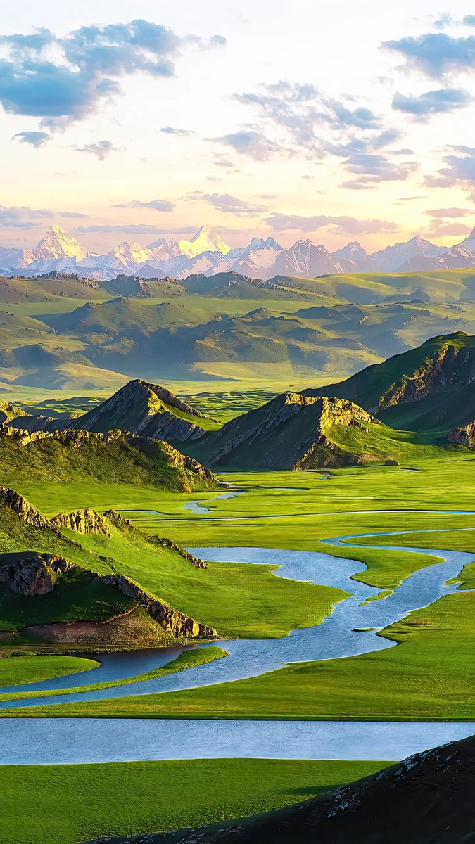Alim_CHN's tweet photo. (1/3) Xinjiang is one of the most beautiful places in China. 中国十分美，七分在新疆。这个夏天，你不能错过新疆。#ChinaTravel https://t.co/toCSwKVmiv