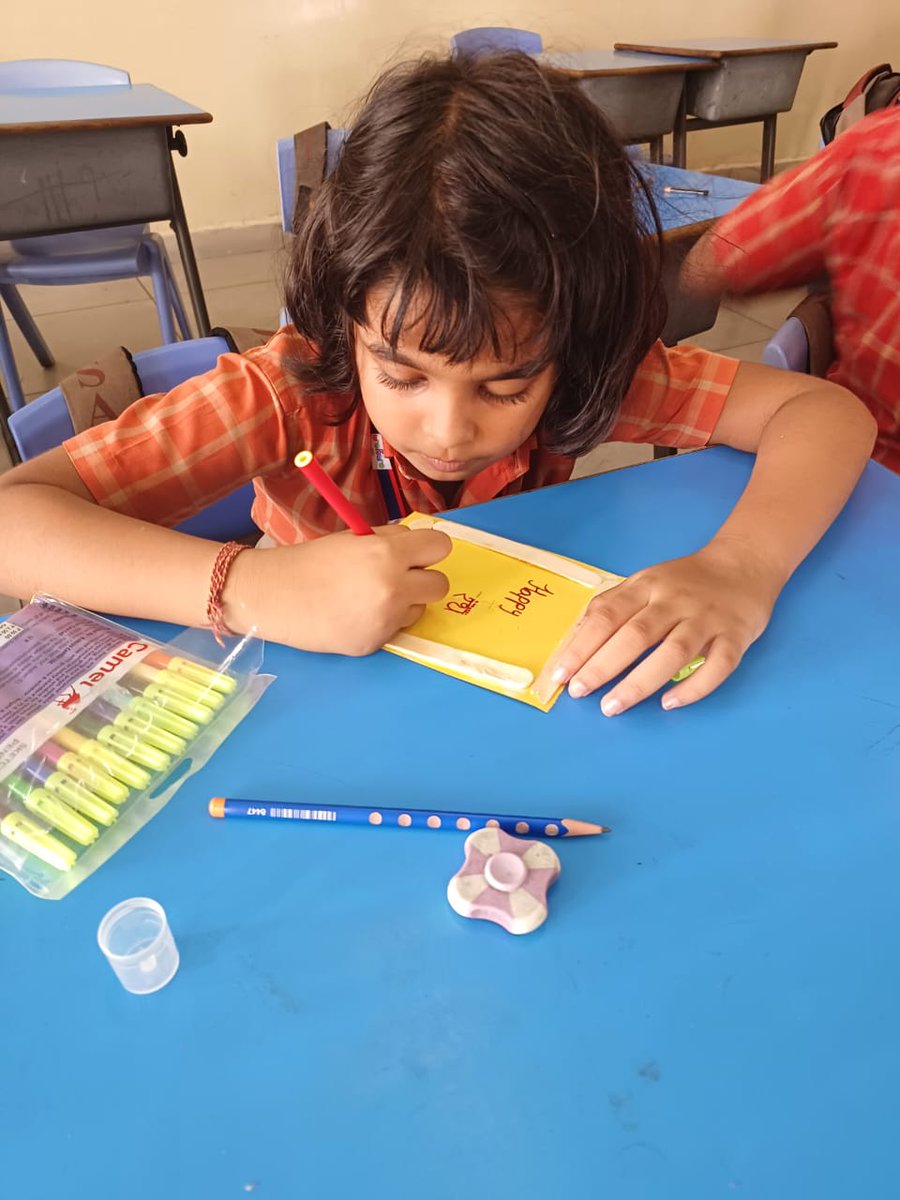 SAI_Edu_In's tweet photo. Festivals remind us that with faith and unity, we can overcome any obstacle. On July 5, 2024, Class-III SAIoneers celebrated Rath Yatra by crafting a beautiful handmade wall hanging, showcasing their creativity. 
#HappyRathYatra #ClassActivity #7HabitsSynergize #CartFestival https://t.co/UHOwtCYOz0