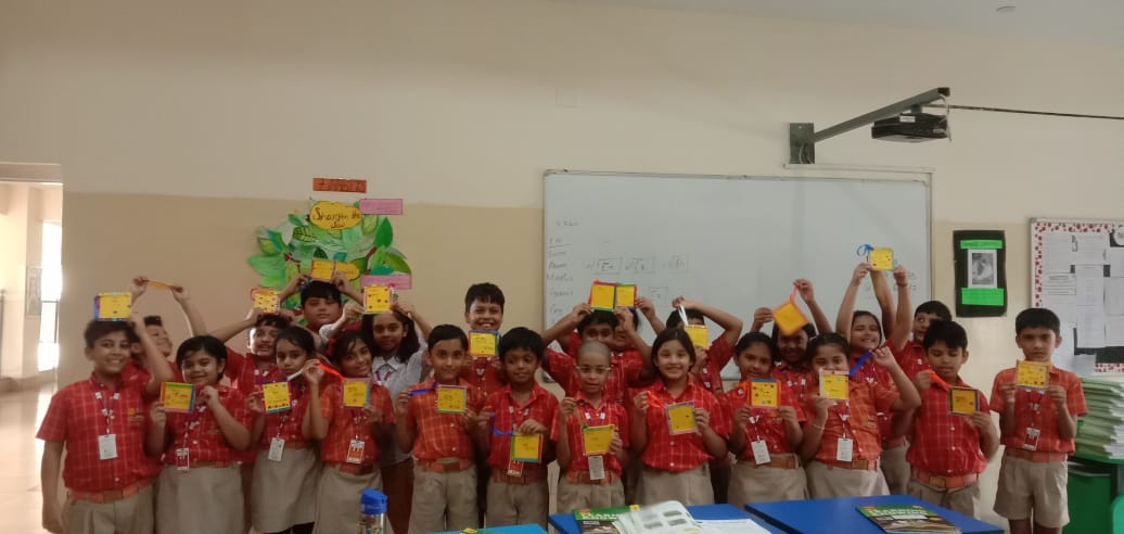 SAI_Edu_In's tweet photo. Festivals remind us that with faith and unity, we can overcome any obstacle. On July 5, 2024, Class-III SAIoneers celebrated Rath Yatra by crafting a beautiful handmade wall hanging, showcasing their creativity. 
#HappyRathYatra #ClassActivity #7HabitsSynergize #CartFestival https://t.co/UHOwtCYOz0