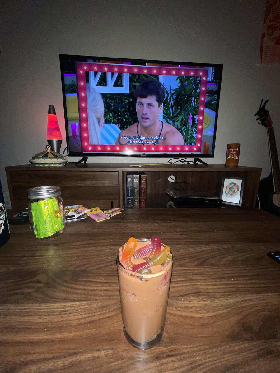 emilyfartz's tweet photo. fucked around and made a dirt cup https://t.co/vKS8BxtWvs