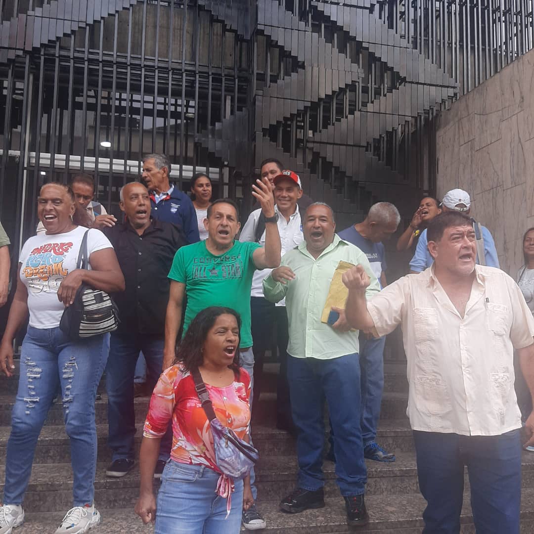 FENASOESV1's tweet photo. La lucha sigue por la democracia, los beneficios laborales y el poder adquisitivo, gracias a la coalición sindical por el apoyo. https://t.co/zqXa3BbdEq