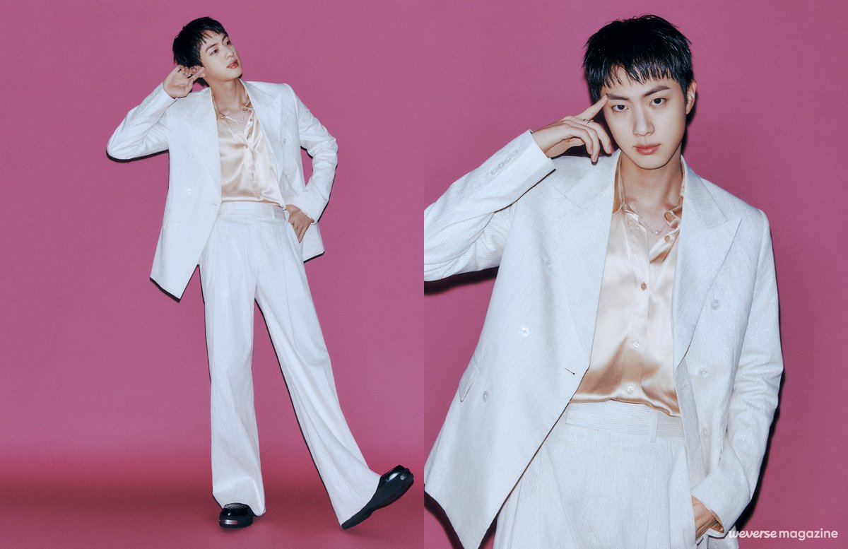 #Jin “(เพราะปลดประจำการ) นอกจากรุ่นน้องถัดลงไป 2 ขั้นแล้ว รุ่นน้องที่ถัดลงไป 1 ขั้น 2 ขั้น 3 ขั้นที่อยู่โรงนอนเดียวกับผมก็ร้อง และคนที่โรงนอนผมร้องกันหมดเลย เขาไม่ได้ร้องกันแบบนั้นตลอด แต่ร้องตอนมิตรสหายที่ดีจากไป แต่ผมเนี่ยดังมากกว่าดีครับ (หัวเราะ) พวกผมเป็นผู้ช่วยครูฝึกกัน