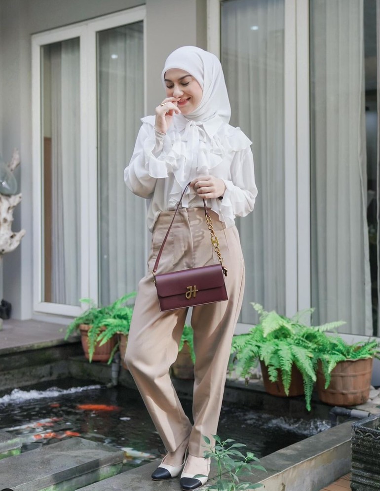 wolipop's tweet photo. #Foto Udah liat belum, Wolifriends?? Ini lho foto terbaru Irish Bella yang kian langsing bak ABG karena sukses diet!๐
Lihat fotonya di sini!
>> https://t.co/99YhKiajVb
Foto: Instagram @/_irishbella_
#wolipop #irishbella #diet #langsing https://t.co/AKZWCNmOsz