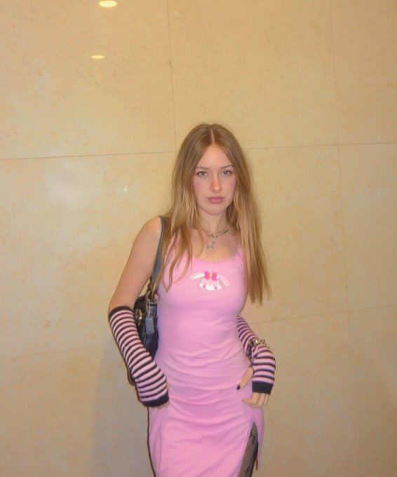 It&rsquo;s bubblegum pink 🎀 https://t.co/kk6F855iNM