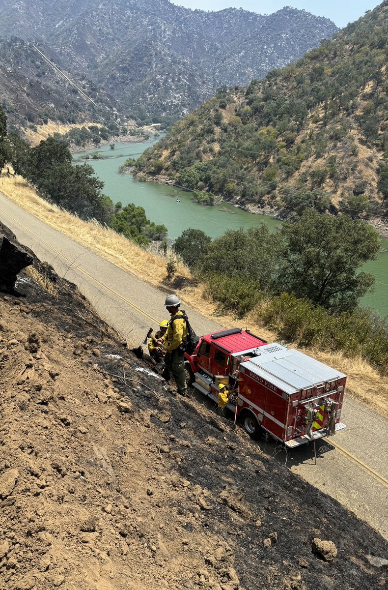 RenoFirefighter's tweet photo. Reno Fire crews assisting with the Basin Fire in the Sierra National Forest (Kings River). Establishing hose lays and supported burn operations. So far 14,020 acres have burned. 85% contained. #pffn https://t.co/odfS21dx6A