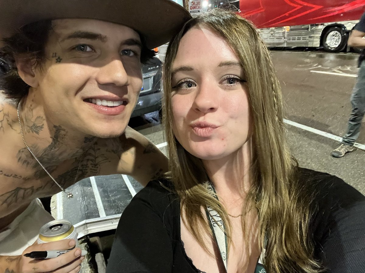 mallory5341's tweet photo. my lifeline🤍 @JadenHossler https://t.co/QIJ2BwhoU7