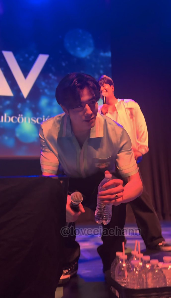 loveejaehann's tweet photo. Oh Jacob the man you are🤧
#VAV #JACOB #VAVinPHOENIX #VAVinPHX https://t.co/1sGzar9Gxg