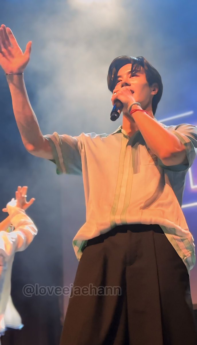 loveejaehann's tweet photo. Oh Jacob the man you are🤧
#VAV #JACOB #VAVinPHOENIX #VAVinPHX https://t.co/1sGzar9Gxg