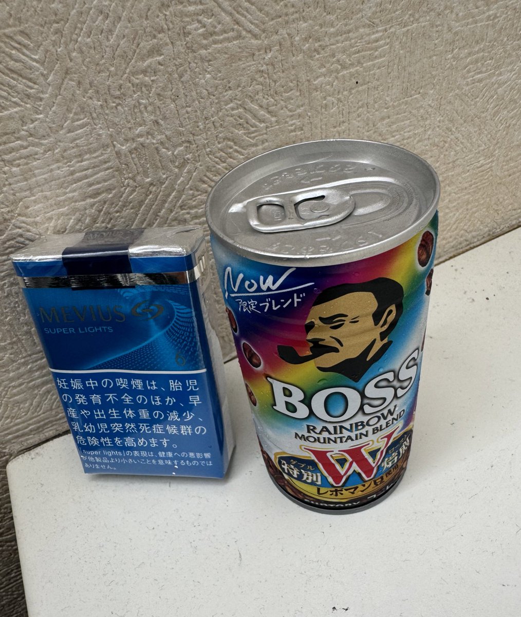 00240004's tweet photo. おはようはん、今日はおかんの誕生日や
今年もコーヒーと煙草でお祝いやな😁

俺はこの一年も楽しくやってるし、まあ安心してやー！
てか煙草てこんな小さかったっけ？
あとマイルドセブンは今はもうないからこれで勘弁してな笑

＃なっとーの日 https://t.co/wEZ6LnJOIL