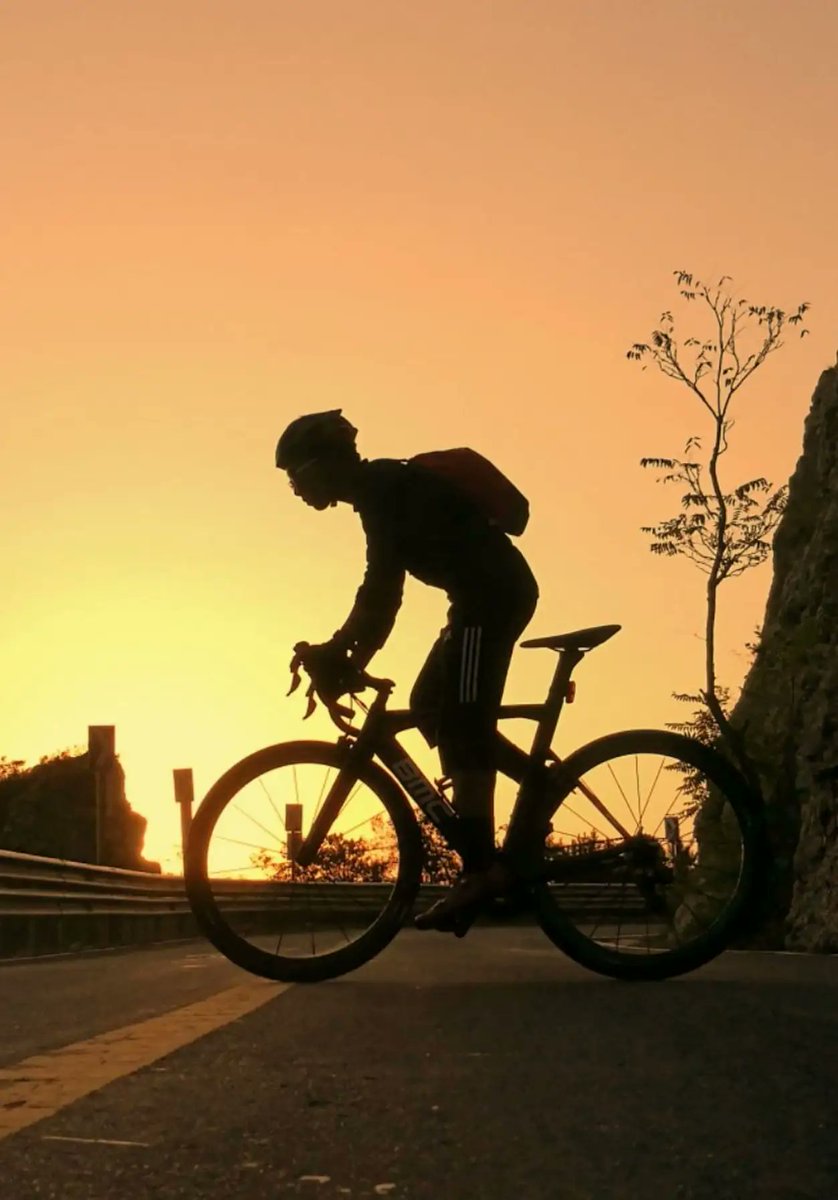 bearchris2023's tweet photo. About me：

👋 32 years old | Love making friends | Sharing life | Cycling enthusiast 🚴‍♂️ | Frisbee player 🥏

Follow me to explore the beauty of life together! https://t.co/NEBhEcoP9g